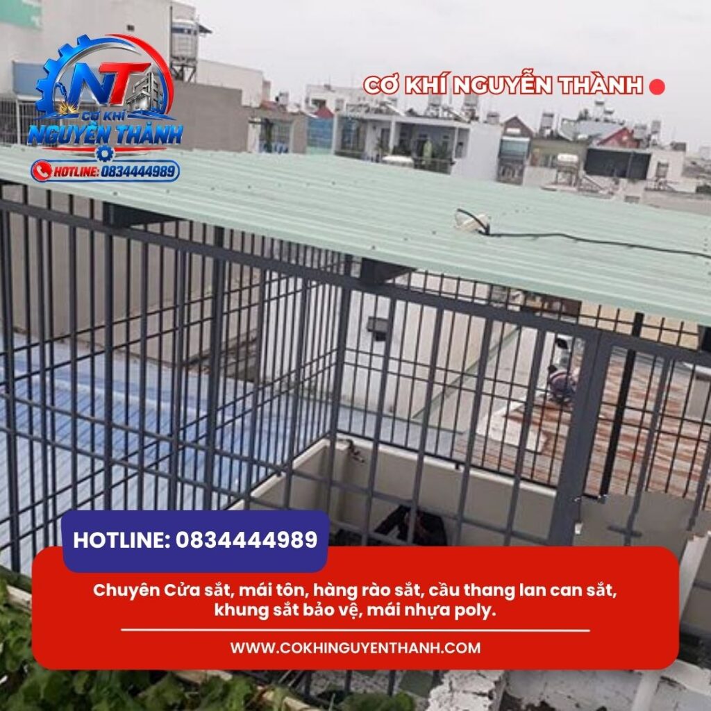 Dịch vụ làm khung bảo vệ sân thượng Bình Thạnh của Cơ khí Nguyễn Thành mang lại giải pháp che chắn an ninh kiên cố cho ngôi nhà.